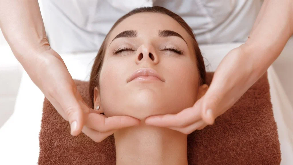 طریقه ماساژ صورت برای از بین بردن چروک