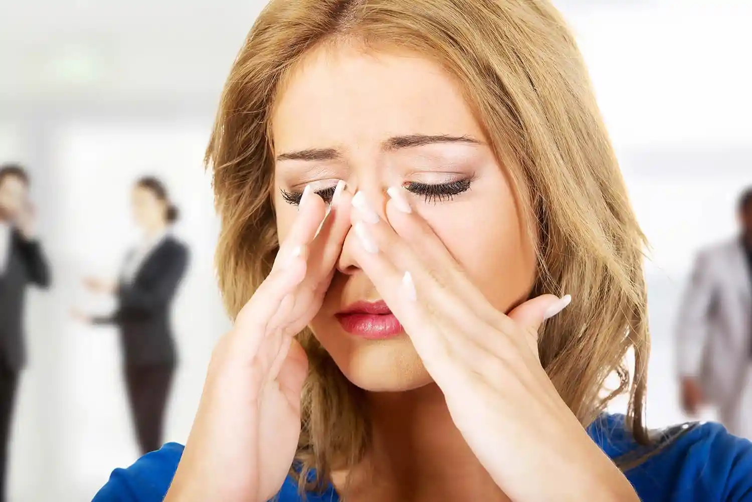 ماساژ بینی برای رفع کجی بینی بعد از عمل